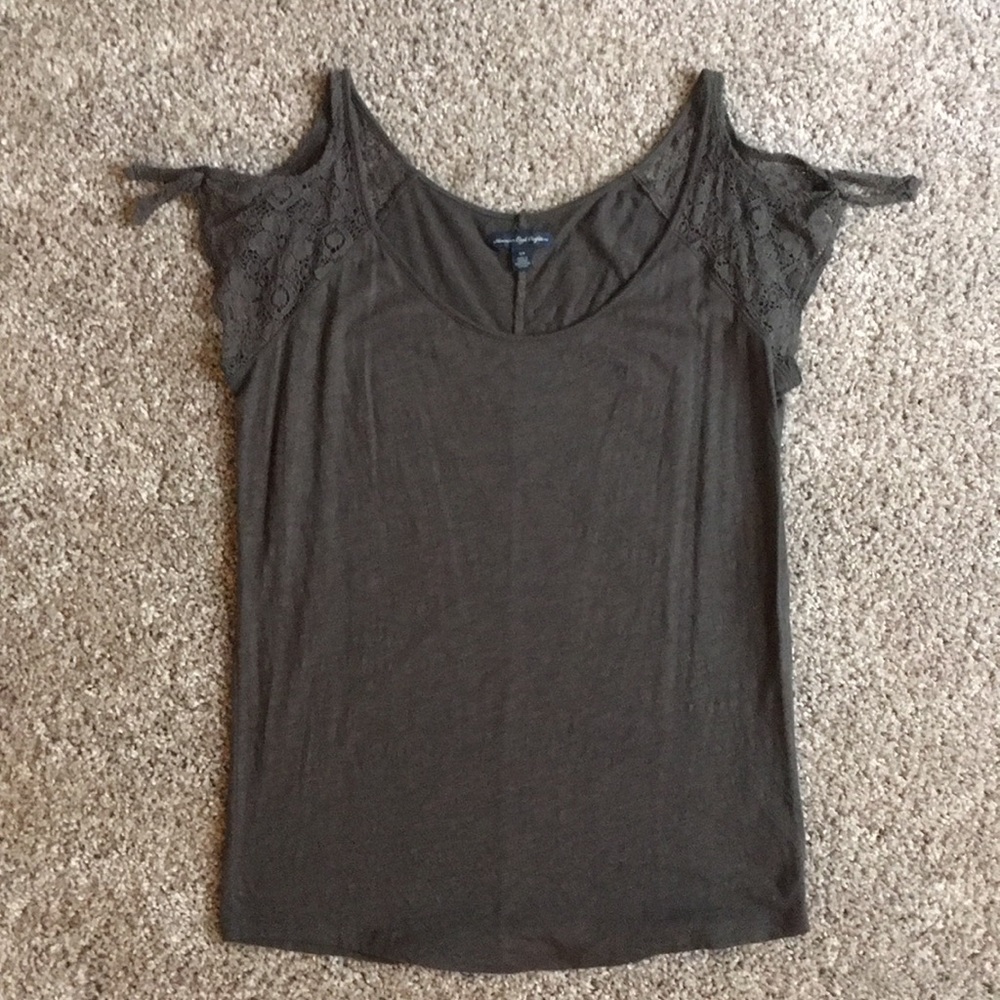 American Eagle Cold shoulder top